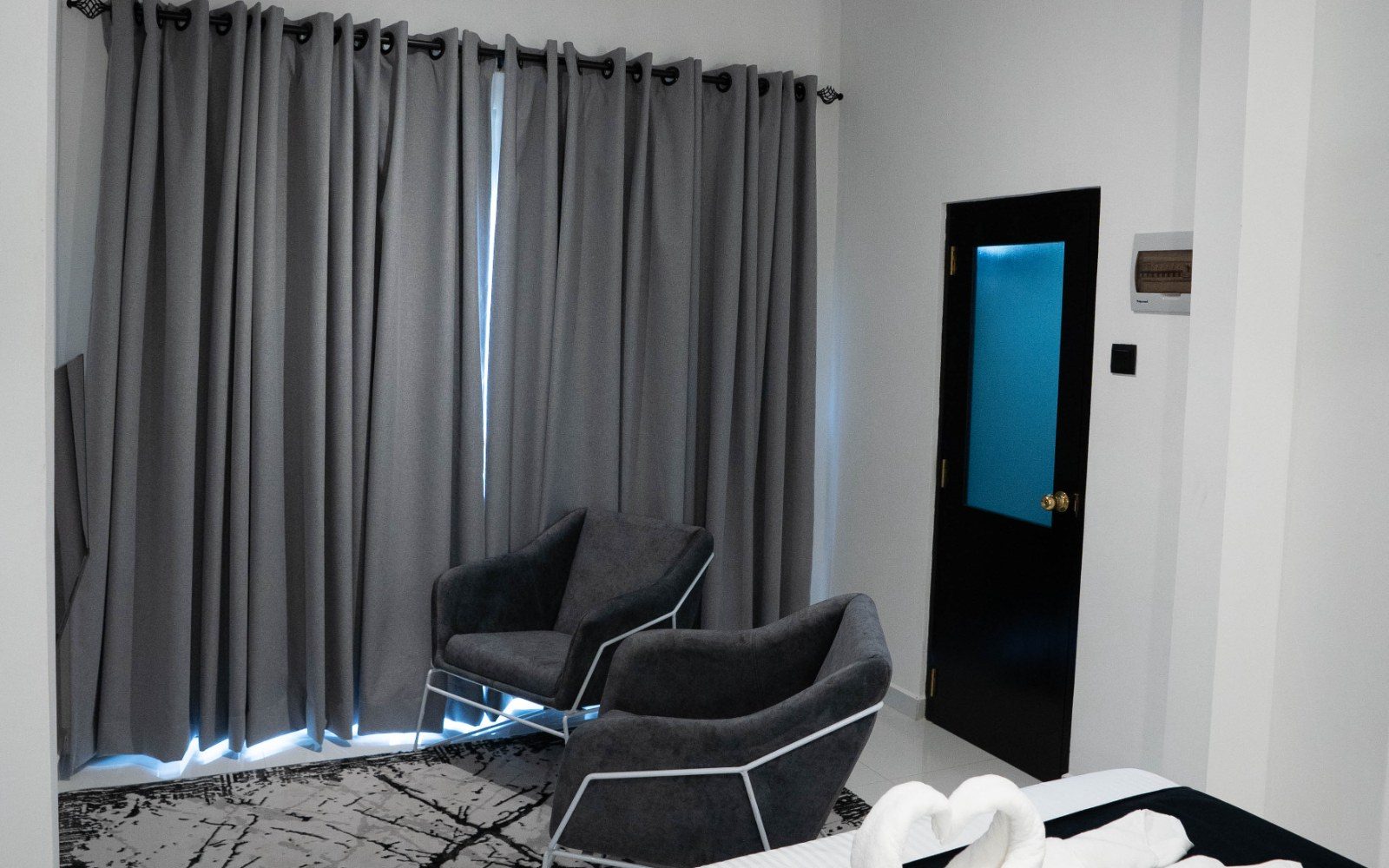 Queen Room with Private Balcony image 8