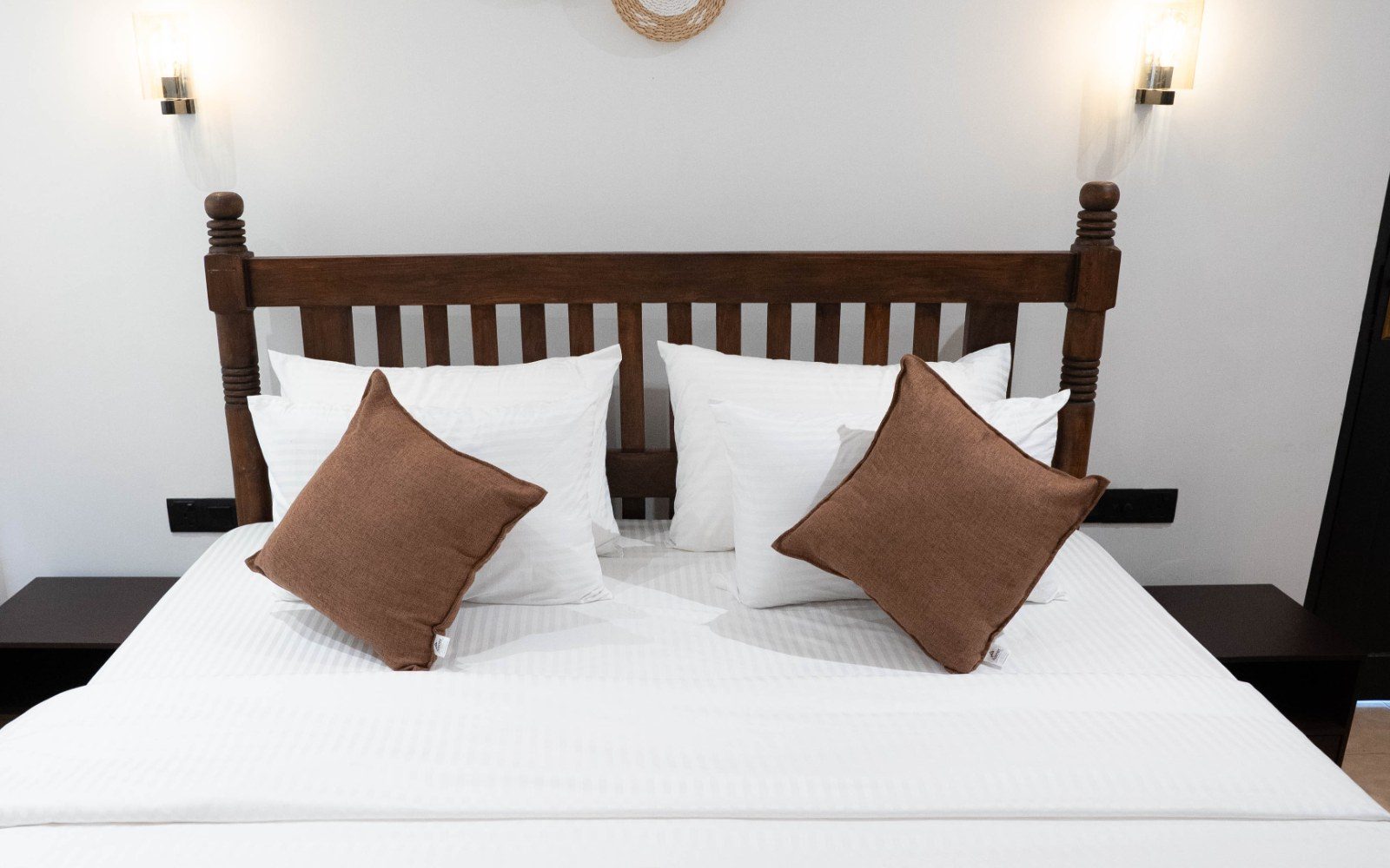 Private Apartment I – King Bedroom & Separate Single Room image 2