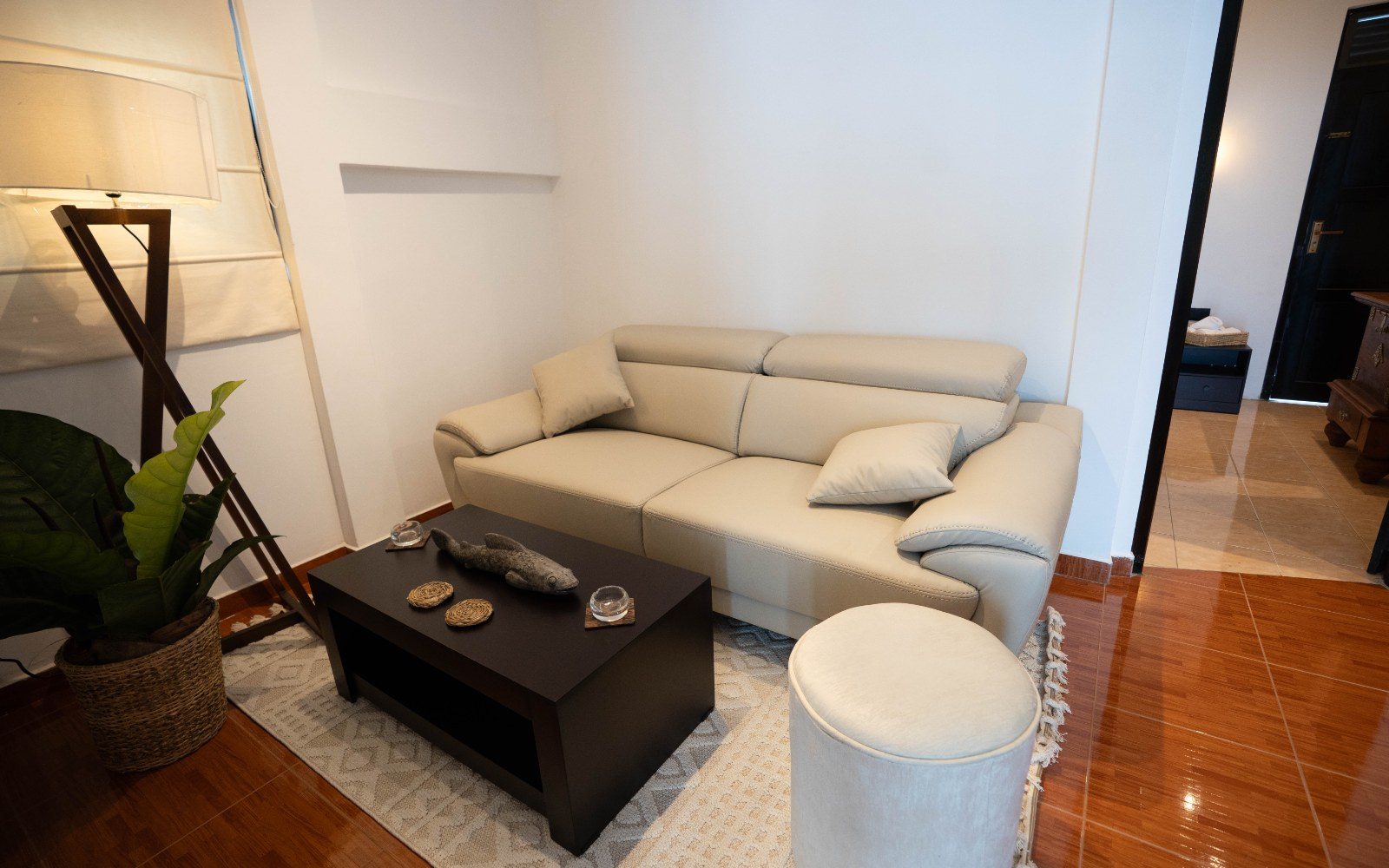 Private Apartment I – King Bedroom & Separate Single Room image 7
