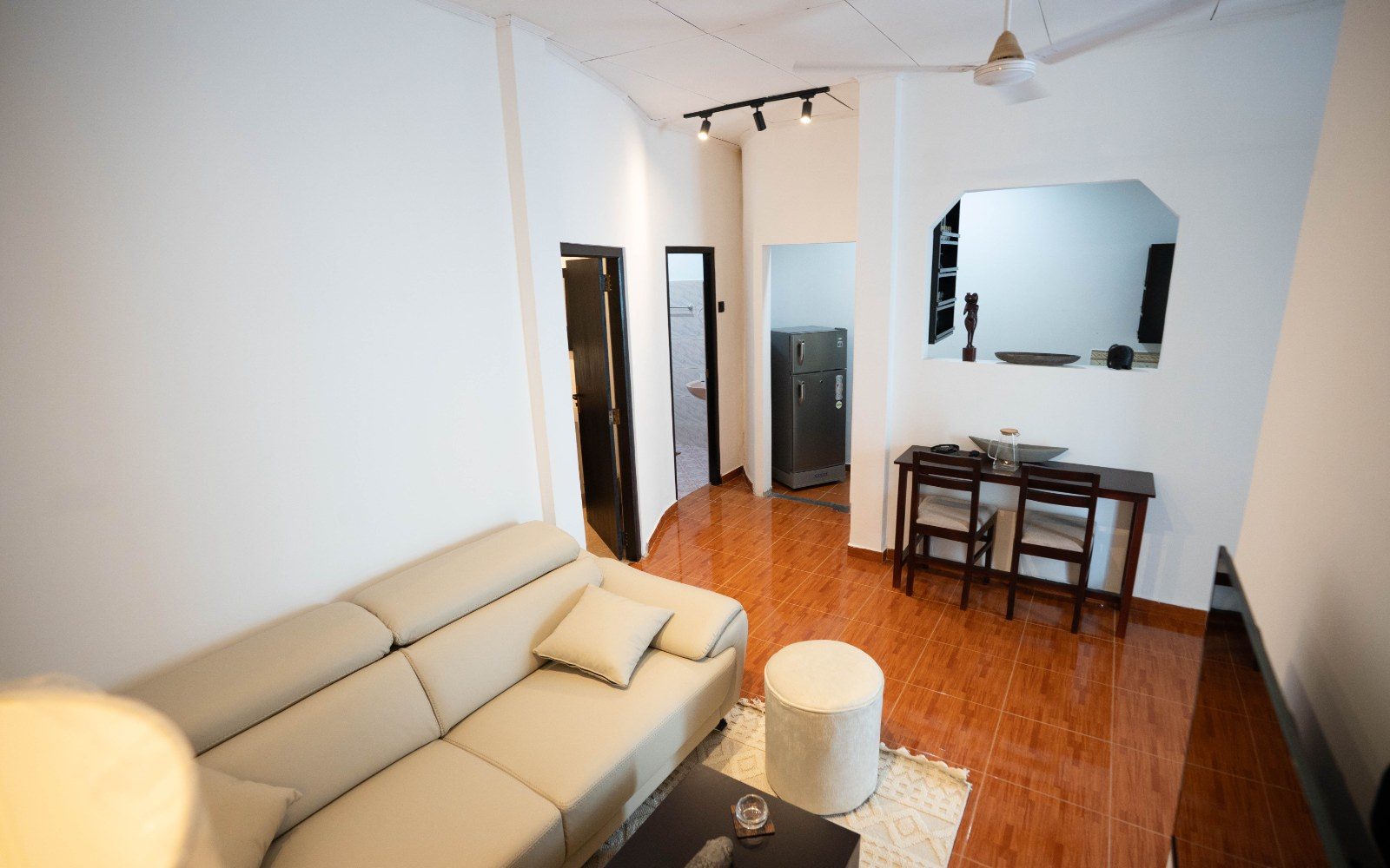 Private Apartment I – King Bedroom & Separate Single Room image 10