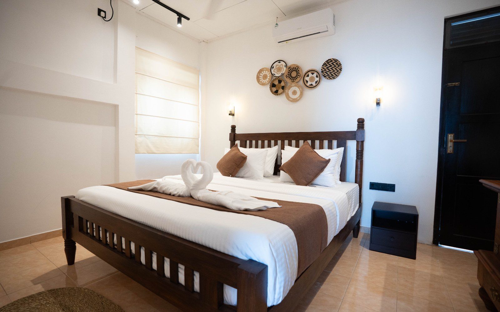 Private Apartment I – King Bedroom & Separate Single Room image 3