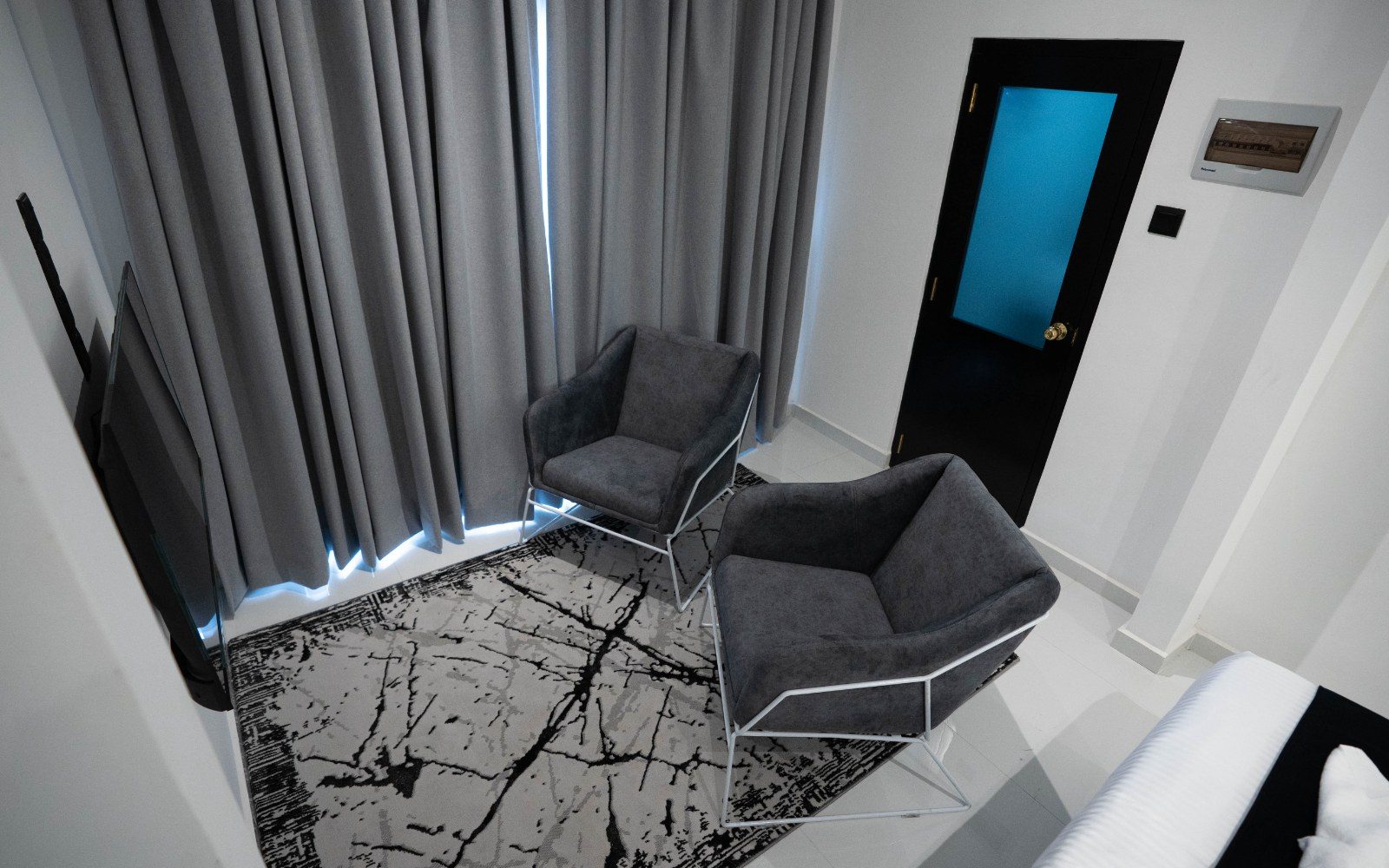 Queen Room with Private Balcony image 16