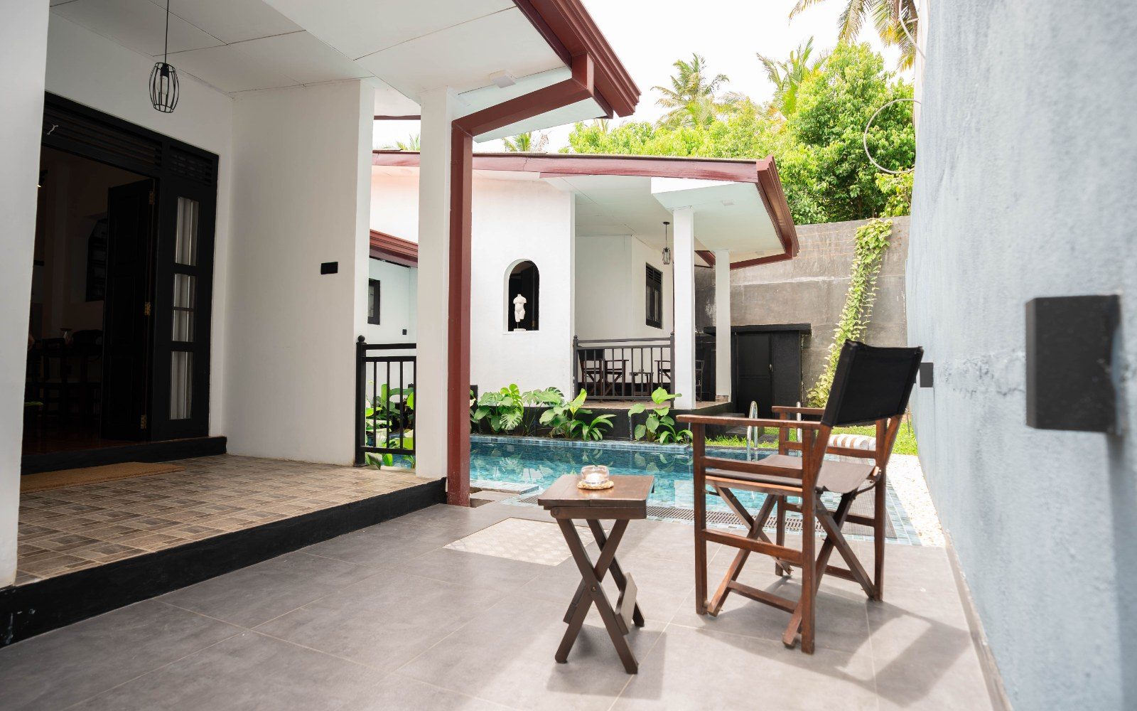 Private Apartment II – King Bedroom & Separate Single Room