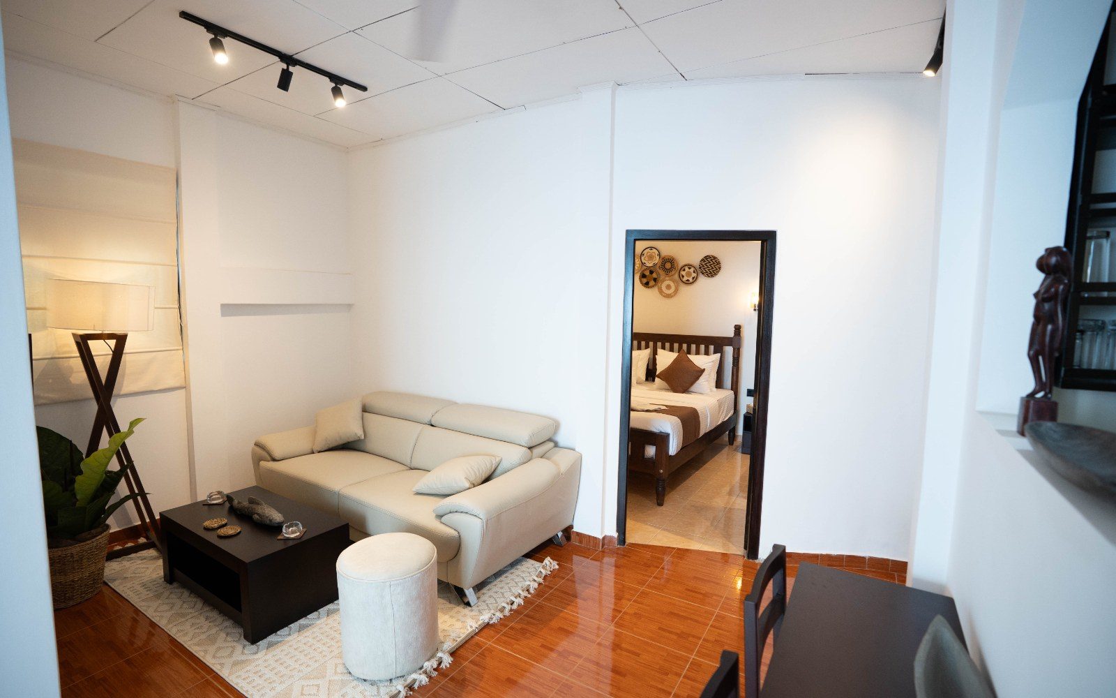 Private Apartment II – King Bedroom & Separate Single Room image 7