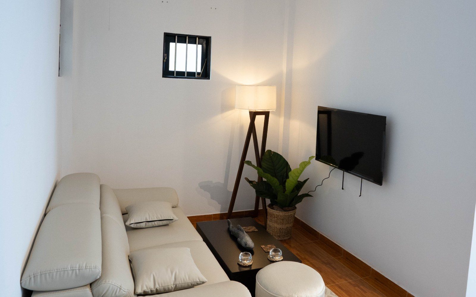 Private Apartment II – King Bedroom & Separate Single Room image 17