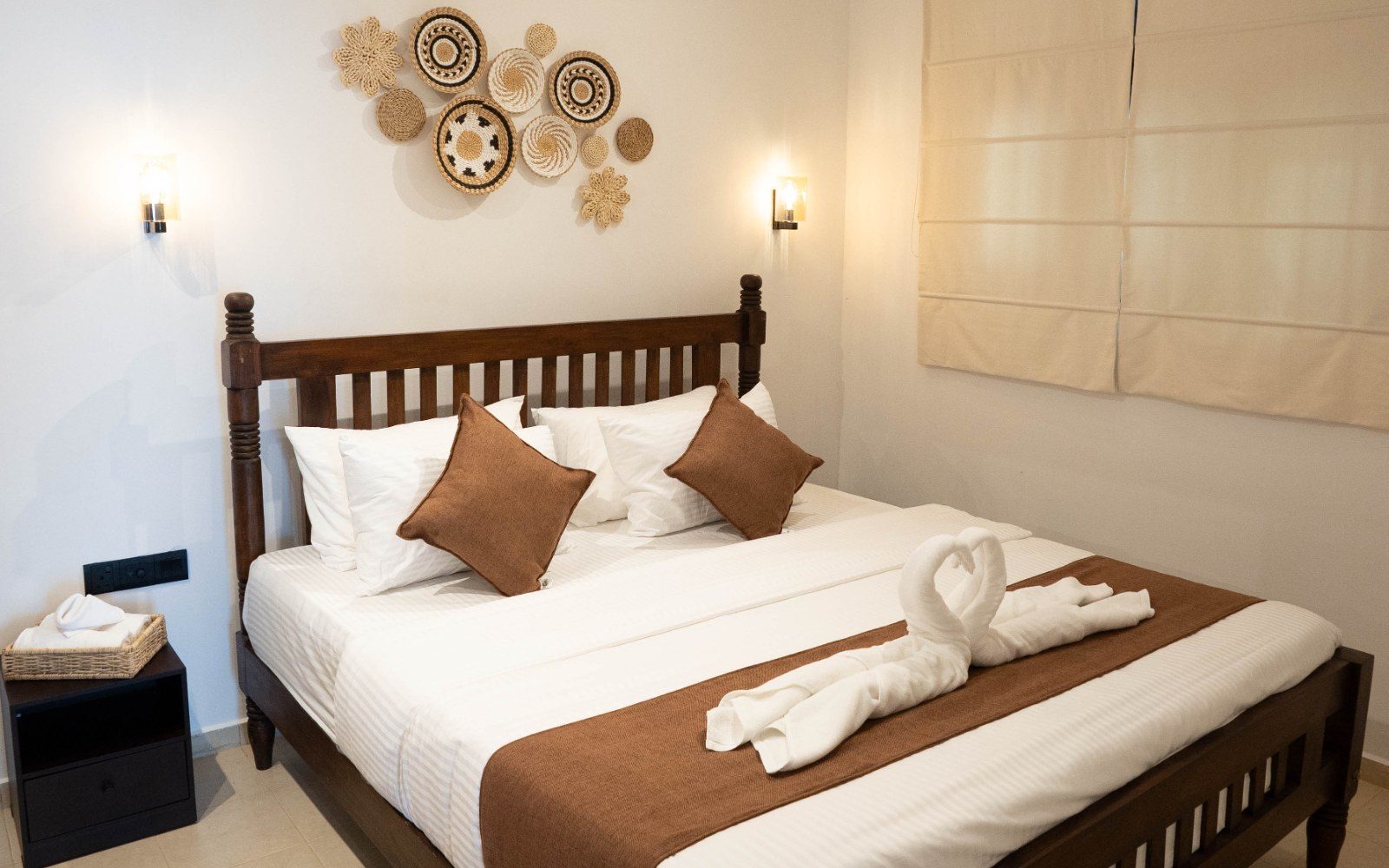 Private Apartment II – King Bedroom & Separate Single Room image 14