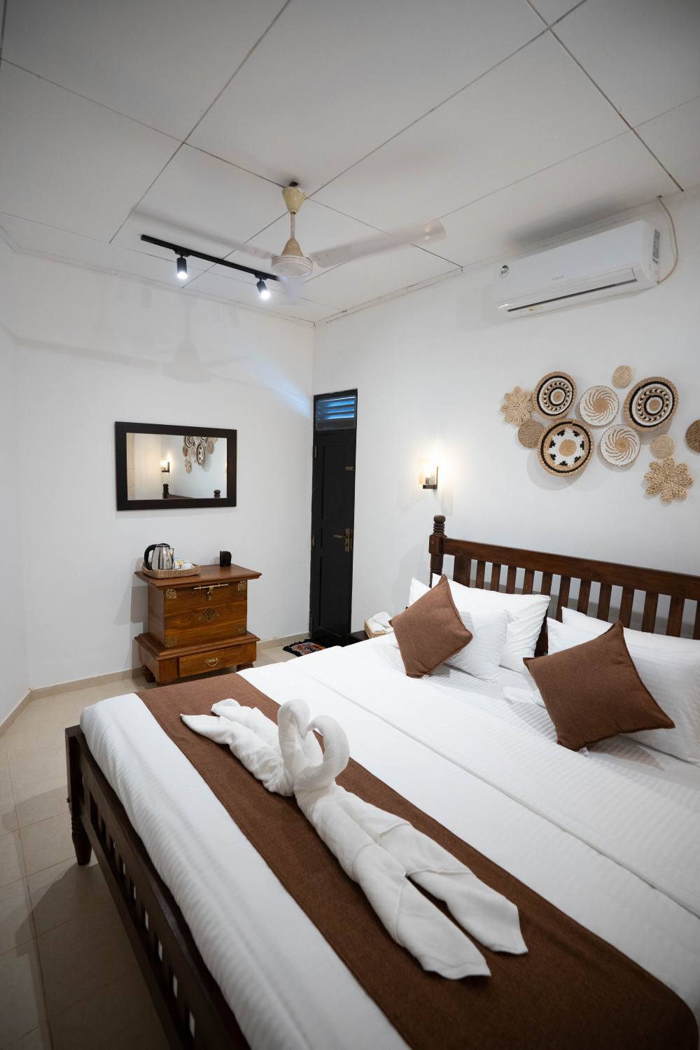 Private Apartment with King Bedroom, Single Room & Kitchen